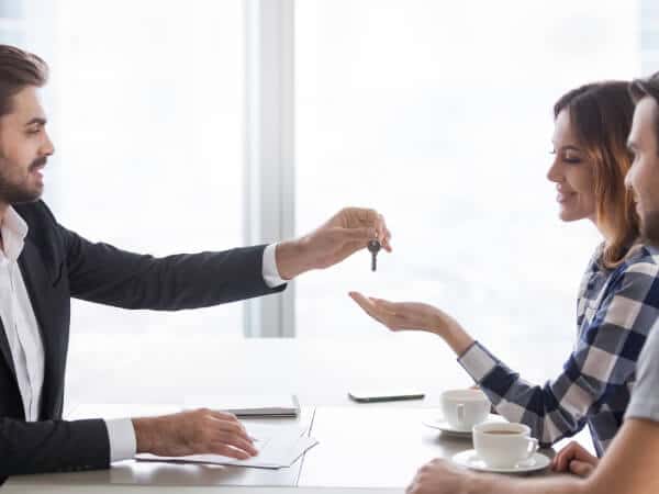 Happy-millennial-couple-get-keys-to-new-house-from-landlord-family-customers-renters-tenants-make-re Happy-millennial-couple-get-keys-to-new-house-from-landlord-family-customers-renters-tenants-make-re